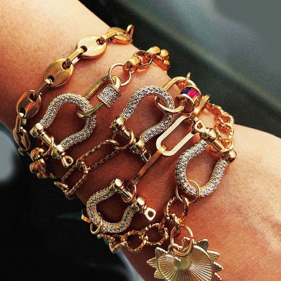 18K gold plated Rhinestone Horseshoe Chain Bracelet - Picture 2 of 2